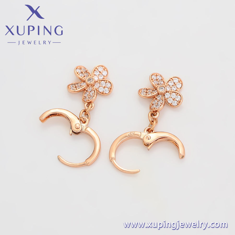 boucles d'oreilles en forme de fleur de diamant